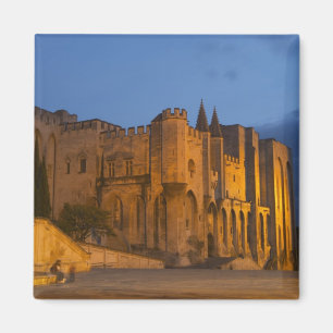 Der Palast des Papstes in Avignon bei Sonnenunterg Magnet