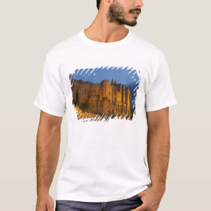 Der Palast des Papstes in Avignon bei Sonnenunterg T-Shirt