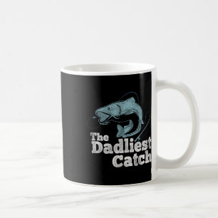 Der Papa fängt in der Überfischung des Fischers Kaffeetasse