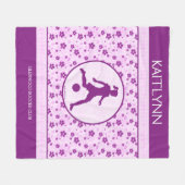 Der personalisierte Fußball-lila Herz des Mädchens Fleecedecke (Vorderseite (Horizontal))