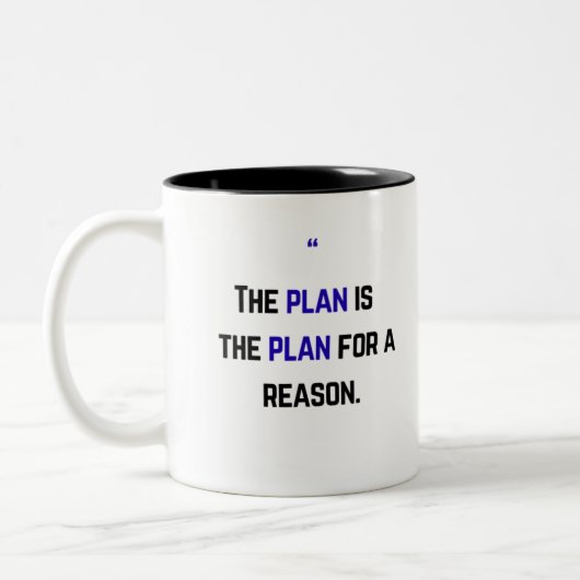 Der Plan ist aus einem Grund der Plan. Zweifarbige Tasse (Links)