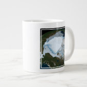Der Planet Erde zeigt eine Eisdecke im Jahr 1980. Jumbo-Tasse (Vorderseite Rechts)
