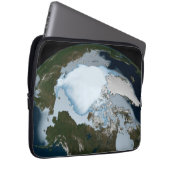 Der Planet Erde zeigt eine Eisdecke im Jahr 1980. Laptopschutzhülle (Vorne Rechts)
