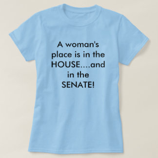 Der Platz einer Frau ist im HAUS….und im S… T-Shirt
