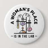 Der Platz einer Frau ist im Labor – STEM-Kunst Button (Vorderseite)