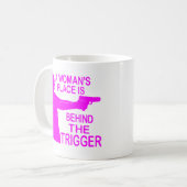 DER PLATZ EINER FRAU KAFFEETASSE (Vorderseite Links)