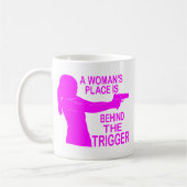 DER PLATZ EINER FRAU KAFFEETASSE (Links)