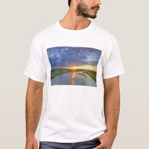 Der Powder River fängt letztes Licht in Custer T-Shirt