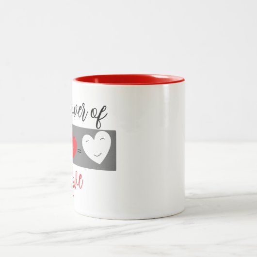 der Power der Liebe Schwarz, Rot und Weiß Zweifarbige Tasse (Mittel)