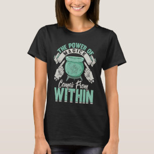 Der Power der Magie ist in der Hexe des Wiccan T-Shirt