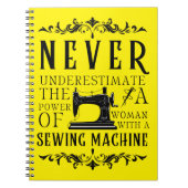 Der Power einer Frau mit einer Nähmaschine Notizblock (Vorderseite)