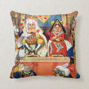 Der Prozess des Herzbuben in Wonderland Kissen