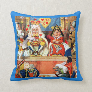 Der Prozess des Herzbuben in Wonderland Kissen