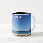 Der Punkt an der Punkt Nipigon Wickelrock-Tasse Zweifarbige Tasse (VorderseiteRechts)
