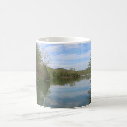 Der Radnor-See bewölkt Reflections Kaffeetasse (Mittel)