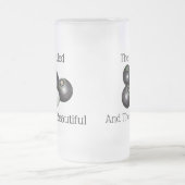 Der Rasen verschlingt den Kessel und das schöne, Mattglas Bierglas (Mittel)