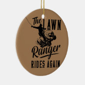 Der Rasenmäher fährt wieder auf dem Rasen. Keramik Ornament (Rechts)