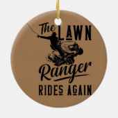 Der Rasenmäher fährt wieder auf dem Rasen. Keramik Ornament (Hinten)