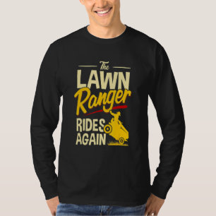 Der Rasenmäher fährt wieder auf dem Rasen. T-Shirt