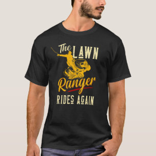 Der Rasenmäher fährt wieder auf dem Rasen. T-Shirt