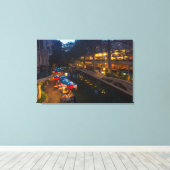 Der Riverwalk bei der Abenddämmerung im Zentrum vo Leinwanddruck (Insitu (Holzboden))