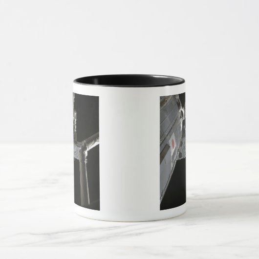 Der Roboterarm des japanischen Versuchsmodells Tasse (Zentrum)