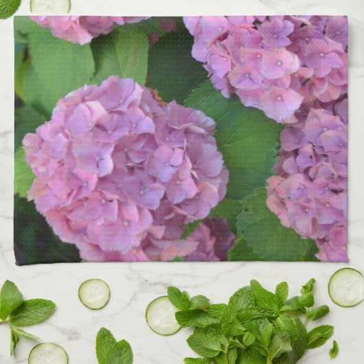 Der Rosa Hortensia-Hydrangebusch Geschirrtuch (Gefaltet)