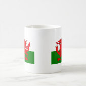 Der rote Drache [Flagge von Wales] Kaffeetasse (Mittel)