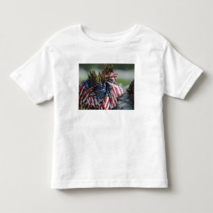 Der Rucksack eines Armeesoldaten Kleinkind T-shirt