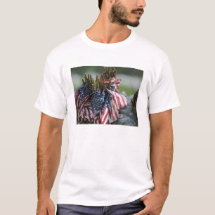 Der Rucksack eines Armeesoldaten T-Shirt