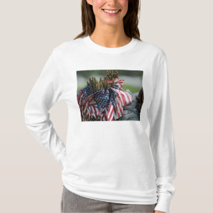 Der Rucksack eines Armeesoldaten T-Shirt