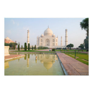 Der ruhige friedliche Taj Mahal bei Sonnenaufgang Fotodruck
