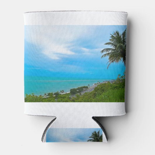 Der ruhige Strand mit Kokospalmen Dosenkühler (Vorderseite)
