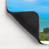 Der ruhige Strand mit Kokospalmen Mousepad (Ecke)