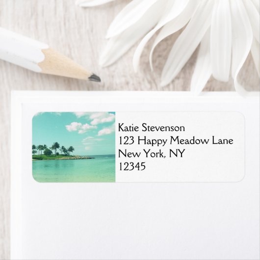 Der ruhige Strand von Serene Turquoise in Hawaii (Insitu)