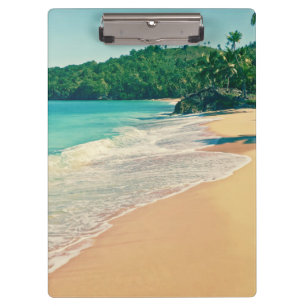 Der ruhige tropische Strand Klemmbrett