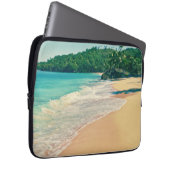 Der ruhige tropische Strand Laptopschutzhülle (Vorne Rechts)