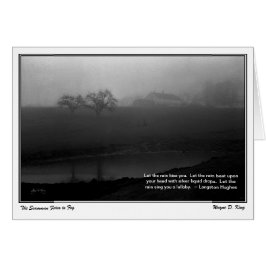 Der Schamanenbaum wurde in Nebel umwickelt