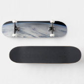 Der Schatten des Mondes, der auf dem Nordpazifik v Skateboard (Horizontal)