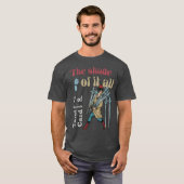 Der Schatten von allen x 7 Schwerter Tarot-Karte T-Shirt (Vorne ganz)