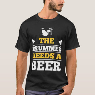 Der Schlagzeuger benötigt ein Bier T-Shirt