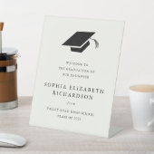 Der schlichte klassische Schwarz-Weiß-Abschluss - Sockelschild (In SItu)