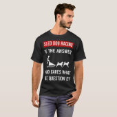 Der Schlittenhund mit der Antwort T-Shirt (Vorne ganz)