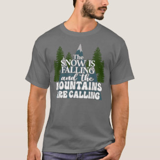 Der Schnee fällt und die Berge rufen T-Shirt