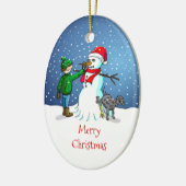 Der Schneemann, Junge und Hund auf einem Weihnacht Keramik Ornament (Links)
