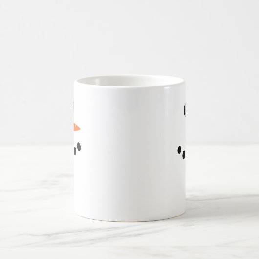 Der Schneemann steht vor der Tasse. Personalisiere Kaffeetasse (Mittel)