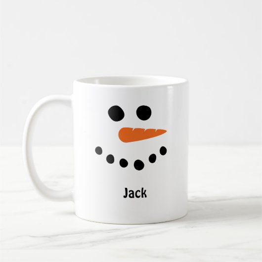 Der Schneemann steht vor der Tasse. Personalisiere Kaffeetasse (Links)