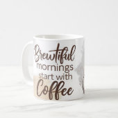 Der schöne Morgen beginnt mit der Tasse des Kaffee (Vorderseite Links)