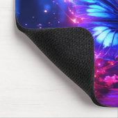 Der schöne Neon-Schmetterling auf einem Computer-L Mousepad (Ecke)
