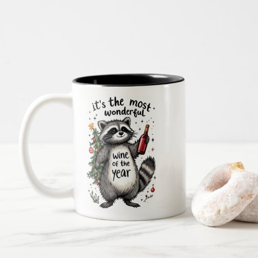 Der schönste Wein des Jahres Raccoon Zweifarbige Tasse (Mit Donut)